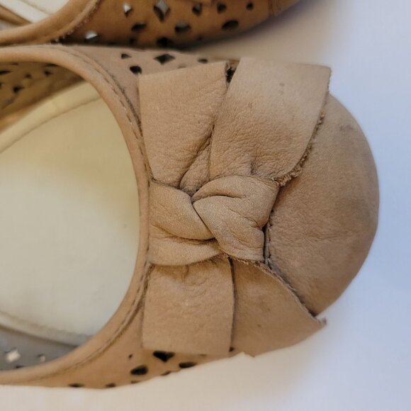 Anne Klein Iflex Womens Tan Perforated Leather Flats With Bow Accent Size 6M - Picture 2 of 6